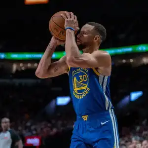 库里生涯客战凯尔特人场均25.3分nba历史控卫中最高