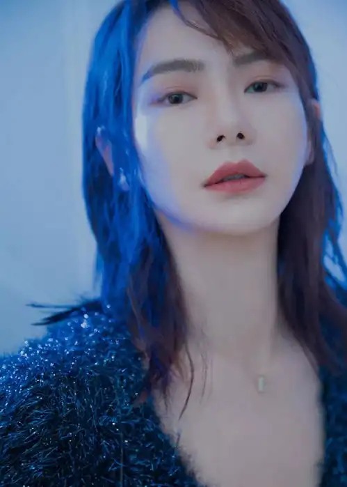 戚哥新发型,拉风减龄还抗寒