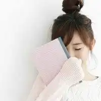 单人情侣头像拿书挡脸