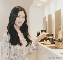 又被宋慧乔美到了,化烟熏妆纽约看秀,全新风格美得出众