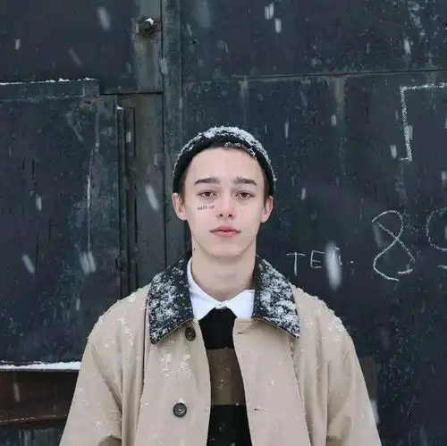 头像丨或许我能在赌气的过程中慢慢不喜欢他了我已经厌倦了等待断断续续的和你聊天了