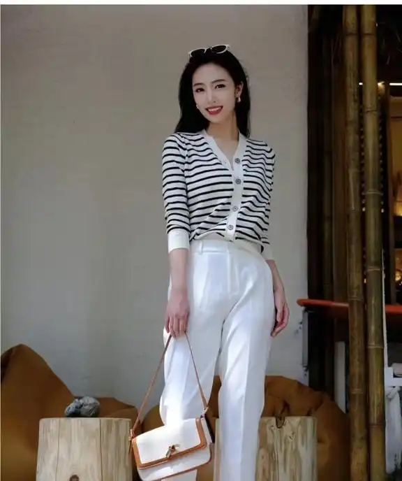 女生头像白色系简约干净