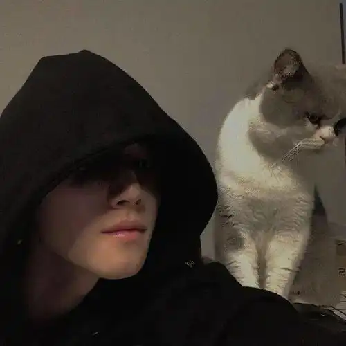 头像并不完美,但却自由