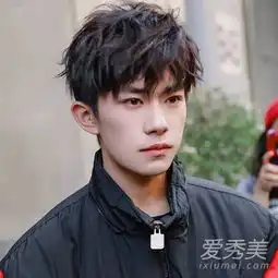 2019年男生烫发发型流行2019夏天阳光男生烫发发型