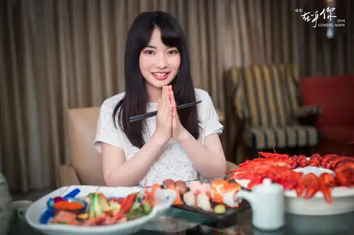 在乎你曝夏至写真俞飞鸿木下彩音聊美食