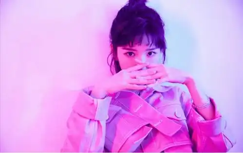 毛晓彤真是甜美系女孩扛把子扎起哪吒辫,活脱一个十八岁小姑娘