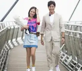 陈乔恩恋爱后首现身一袭蓝色纱裙元气又少女,美回18岁初恋了