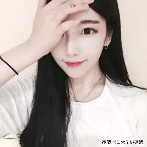 搞笑gif高手在民间,直接上手在墙上开始画