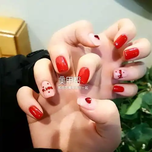 过年做韩系红色美甲,很潮