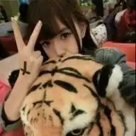 爱拍照的女孩永远的剪刀手