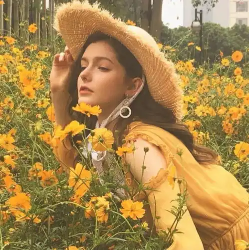 头像我怕爱你太明显又怕你假装看不见