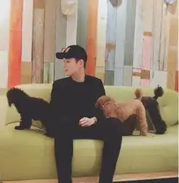 帮男友按下关注10位ins上的韩国型男模特儿