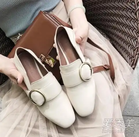 我在秋天换了一双幸运鞋