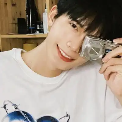 林鲸落真人男生气质头像.