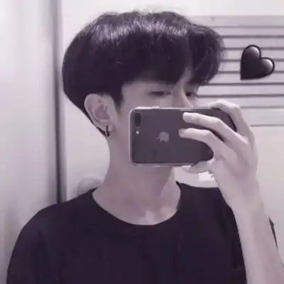 qq头像男生拿手机遮脸冷漠用手机遮脸图片