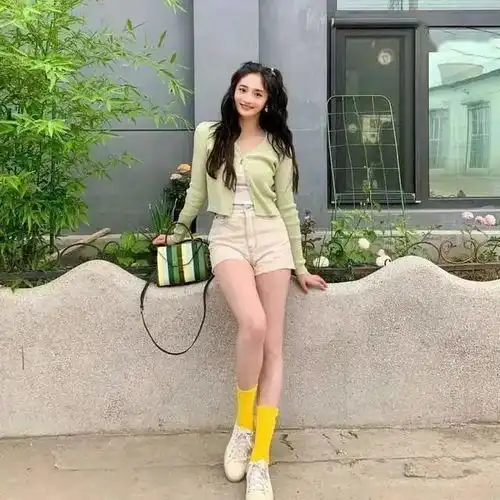 今年的外套流行短一截儿,时髦显腿长,小个子穿上太美了