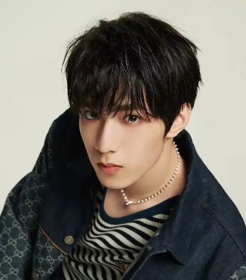 最新艺人新媒体指数排名蔡徐坤排名第二,第一名已连续霸榜9天