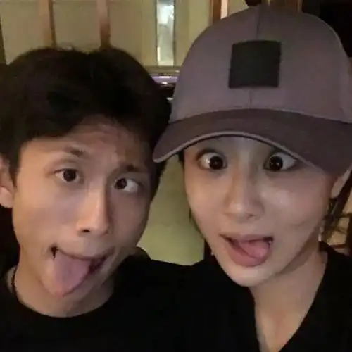 杨紫秦俊杰分手,张一山的微博却沦陷了,他的微博头像说明一切