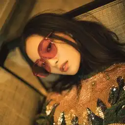 你还在土土的戴黑色墨镜么潮人们早就换成了他们了