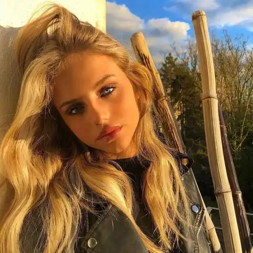 ins风欧美女头你是狂风暴雨,我撑伞爱你