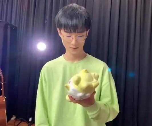 有颜值有实力,宝藏男孩超越不求人,成为和平精英新一哥