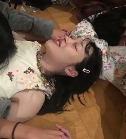 韩国女星崔雪莉,ins晒照网友青春女生