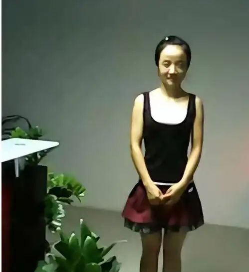 和男友相恋7年无果,80后美女远嫁70岁英国老头,如今成人生赢家