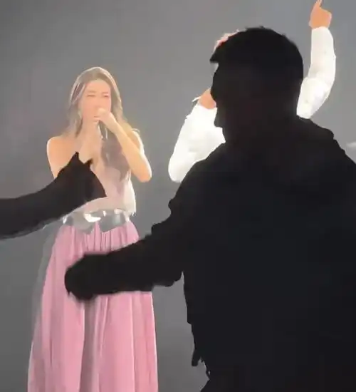 林峯钟嘉欣同框引回忆杀,氛围感拉满,网友难怪不带太太张馨月