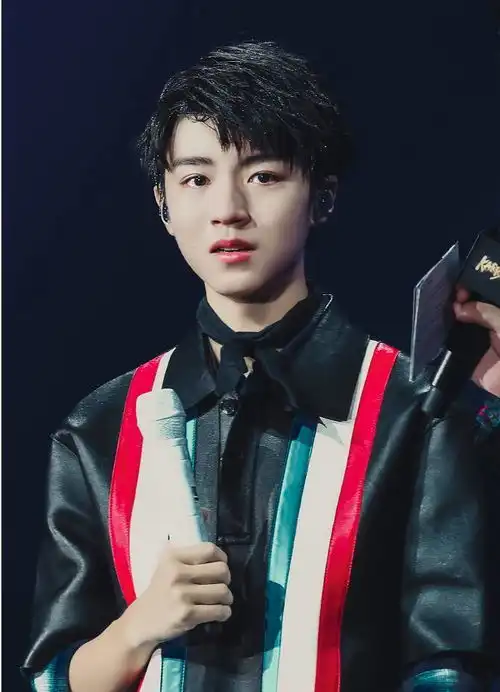 中餐厅录制结束王俊凯感性落泪依然是那个感性温暖的少年