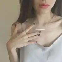 半身露锁骨女生头像2018白衬衫露锁骨的女头像图片大全