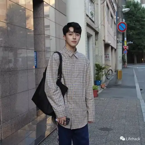 奶狗系男生穿搭情侣头像