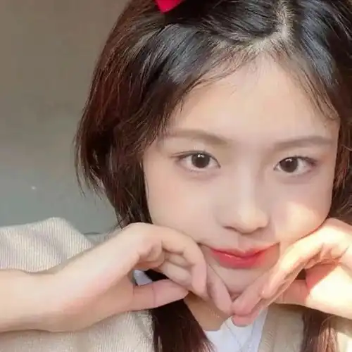 女生头像风来自远方,你去看看也无妨.