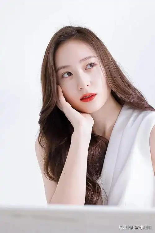 郑秀晶,韩国女团出道的冰山美女,高冷气质,让人产生距离感