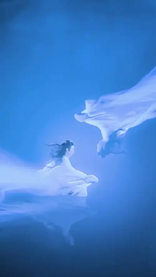 蓝湛自带仙气,仿佛是从漫画里走出来的