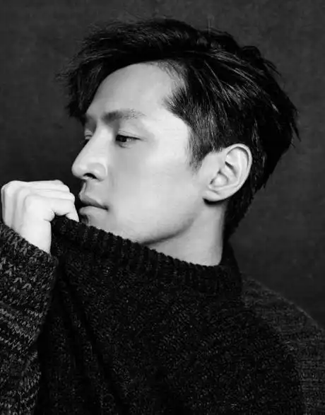 杨幂8年前差点嫁给了他,如今他34岁身价百亿,被当红女星倒追