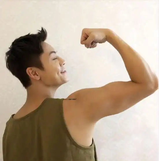 陈伟霆难得休息日,星期天睡到中午12点太阳照屁股了还不想起床