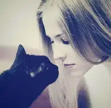 女生动漫头像抱猫