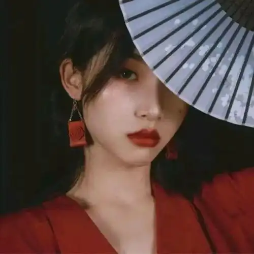 有没有这种冷系风格的头像的头像