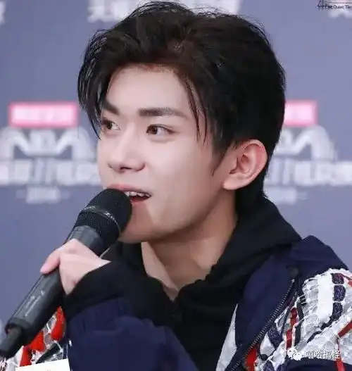 弯道超车顶流易烊千玺,最年轻的未来影帝,内敛有涵养谦虚又低调