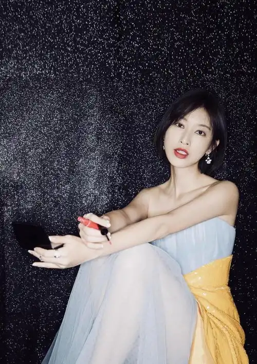 张俪性感照流出,妩媚动人,网友得不到的女神