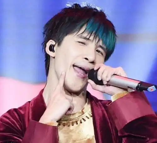 他曾与张杰不相上下,因感情拖累工作,如今坦言没有舞台