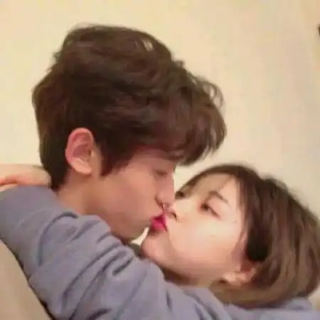 2020最甜情侣头像想到他去的最远的地方