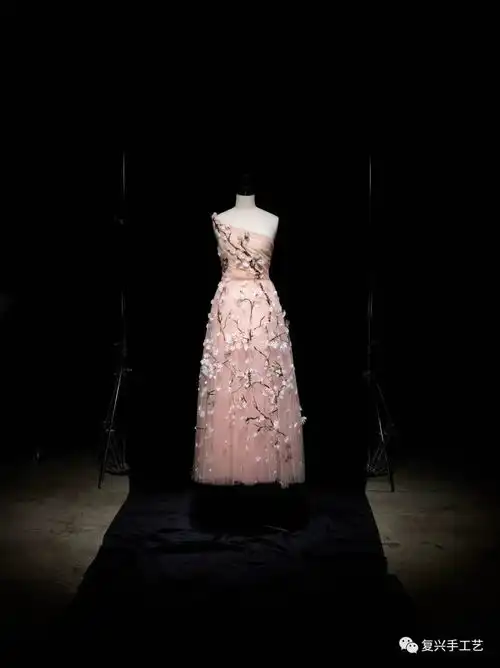 听樱花飘落的声音,dior,从巴黎到日本大展进行时