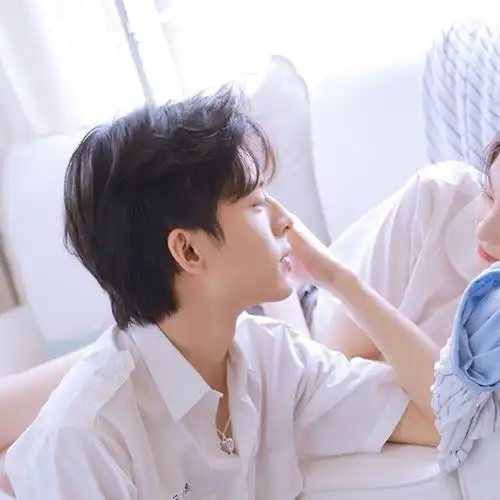 情头白色系情侣头像