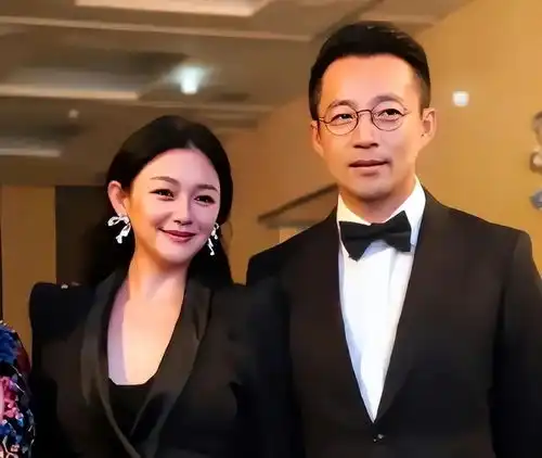 汪小菲直播间破防,满屏都是大s的梗,最终情绪低落下播