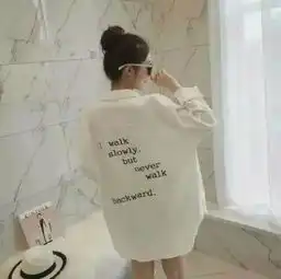 qq头像女生,背影,好看的,坐在操场上的都可以最重要的是好看谢谢大家帮忙