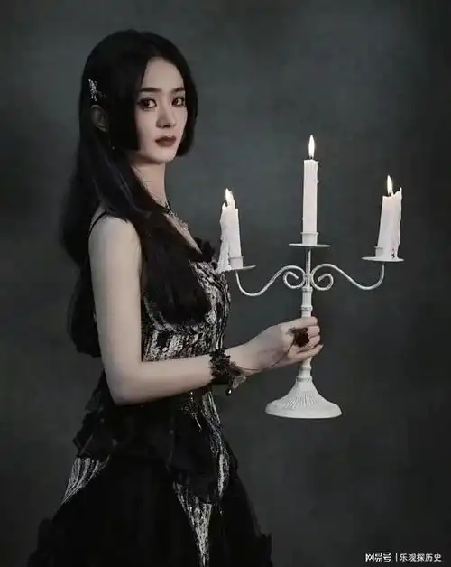 同样都是综艺,迪丽热巴就是安娜夫人,赵丽颖则是阿尼亚酱