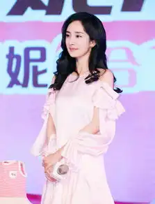 杨幂越来越像18岁少女裸粉裙子秀逆天麻杆腿,露出香肩更迷人