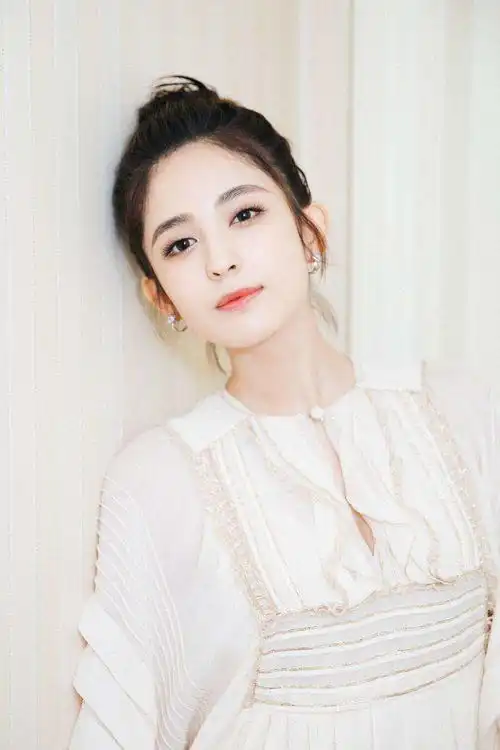 古力娜扎凌晨发文,为江疏影庆生凸显姐妹情为你打call不会停