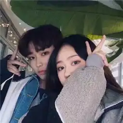 我很容易哄的,说不定一个抱抱就哄qq情侣头像我要个性网